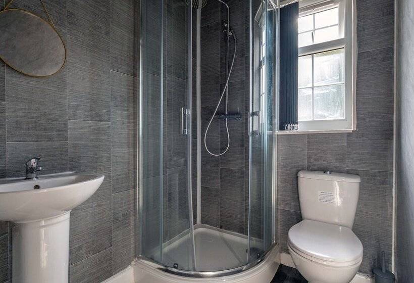 Residens Lovely 13 Bed House In Coventry