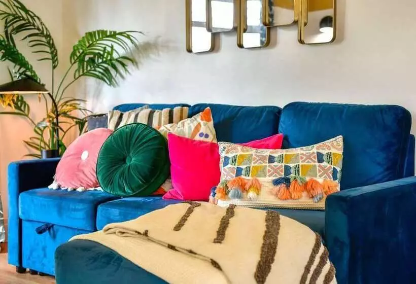 اقامتگاه Stunning 3 Bed House In Cardiff With Free Parking!