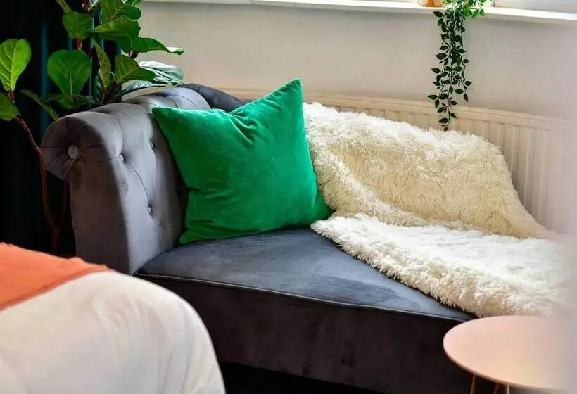 اقامتگاه Stunning 3 Bed House In Cardiff With Free Parking!