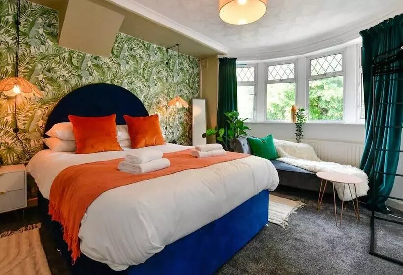 اقامتگاه Stunning 3 Bed House In Cardiff With Free Parking!