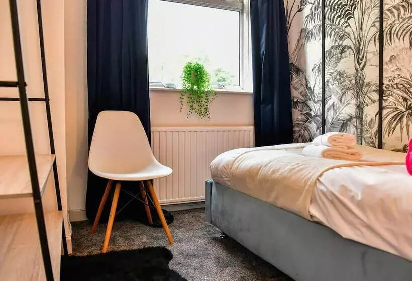 اقامتگاه Stunning 3 Bed House In Cardiff With Free Parking!