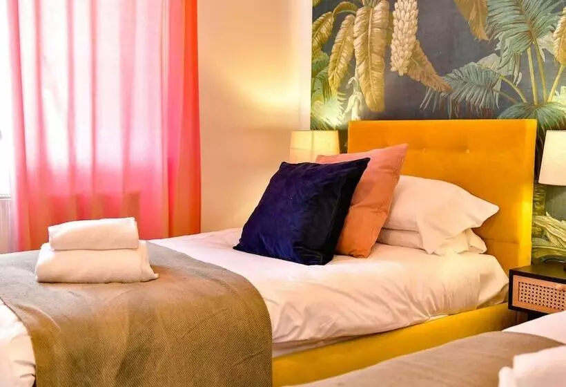 اقامتگاه Stunning 3 Bed House In Cardiff With Free Parking!
