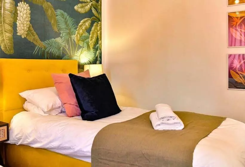 اقامتگاه Stunning 3 Bed House In Cardiff With Free Parking!