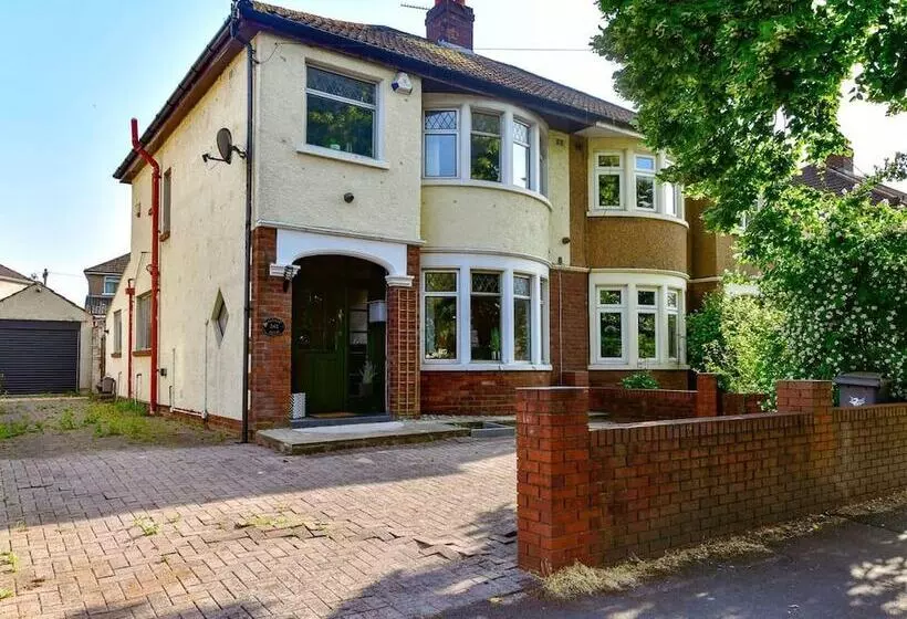 اقامتگاه Stunning 3 Bed House In Cardiff With Free Parking!
