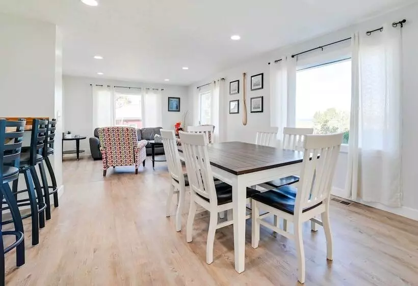 Dom Rodzinny Lakeview Getaway   Walk To Lake Huron