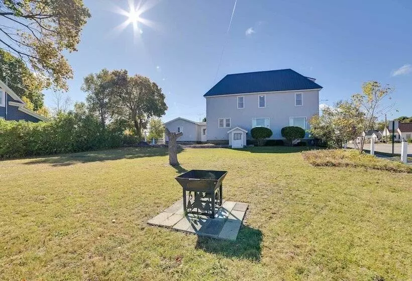 Dom Rodzinny Lakeview Getaway   Walk To Lake Huron