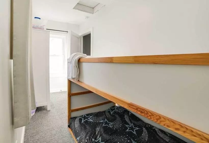 Dom Rodzinny Lakeview Getaway   Walk To Lake Huron