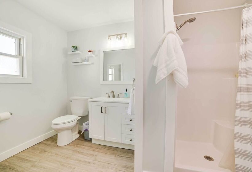 Dom Rodzinny Lakeview Getaway   Walk To Lake Huron