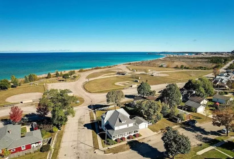 Dom Rodzinny Lakeview Getaway   Walk To Lake Huron