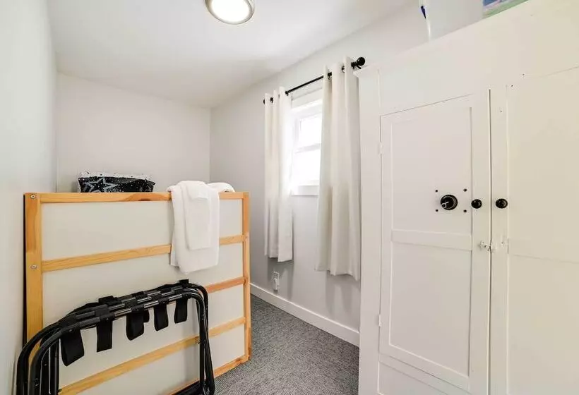 Dom Rodzinny Lakeview Getaway   Walk To Lake Huron