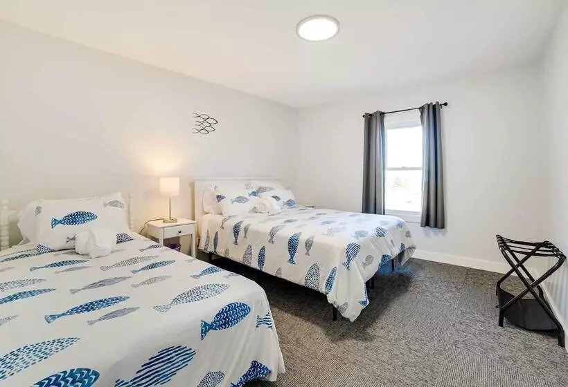 Dom Rodzinny Lakeview Getaway   Walk To Lake Huron