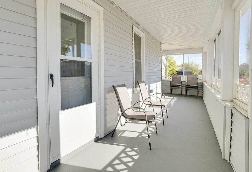 Dom Rodzinny Lakeview Getaway   Walk To Lake Huron