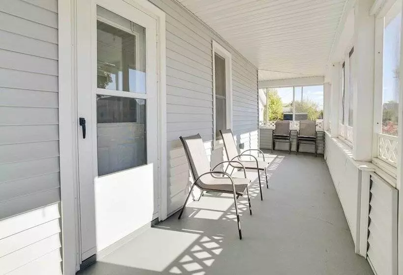 Dom Rodzinny Lakeview Getaway   Walk To Lake Huron