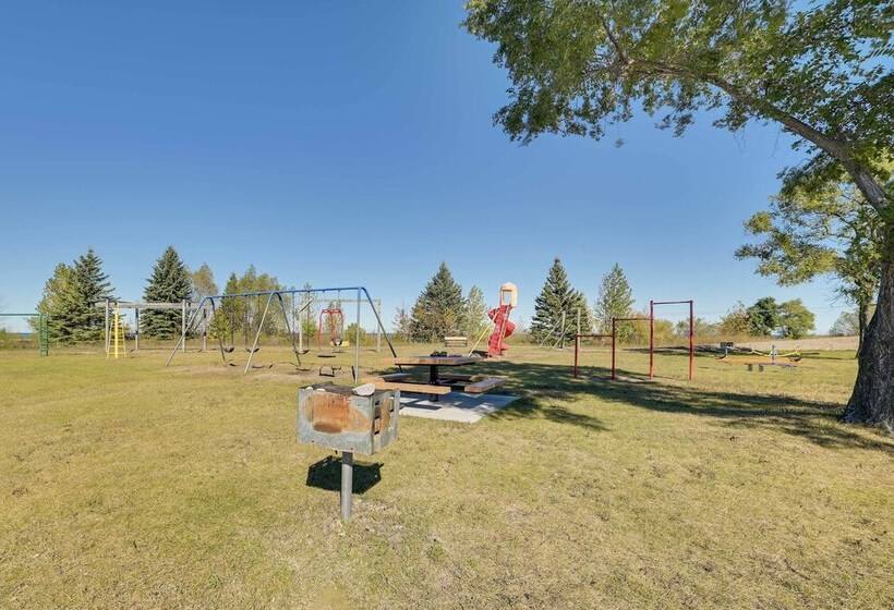 Dom Rodzinny Lakeview Getaway   Walk To Lake Huron