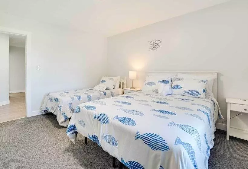 Dom Rodzinny Lakeview Getaway   Walk To Lake Huron