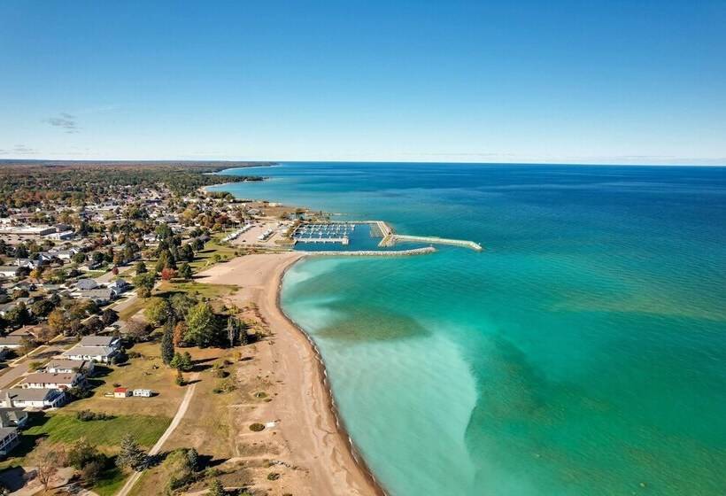 Dom Rodzinny Lakeview Getaway   Walk To Lake Huron