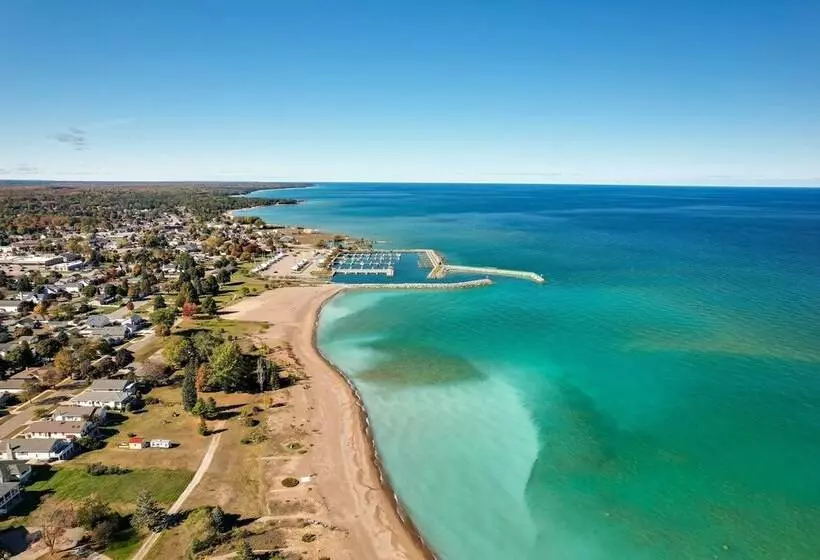 Dom Rodzinny Lakeview Getaway   Walk To Lake Huron