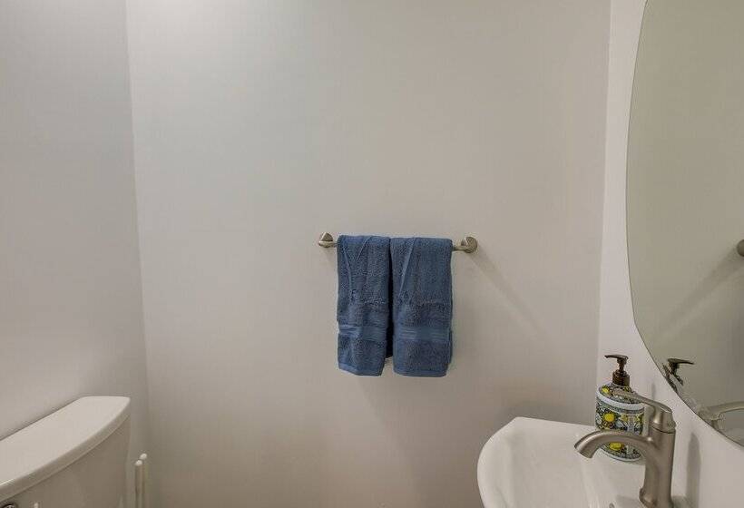 Rustic Whitwell Home W/ Grill, Near State Parks!