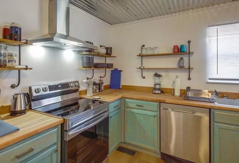 Rustic Whitwell Home W/ Grill, Near State Parks!