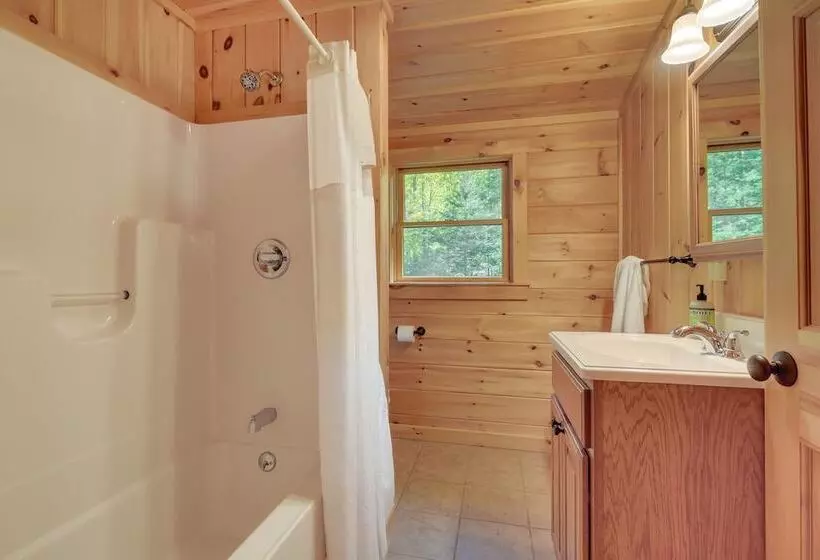 Scenic Franconia Cabin ~ 6 Mi To Cannon Mountain!