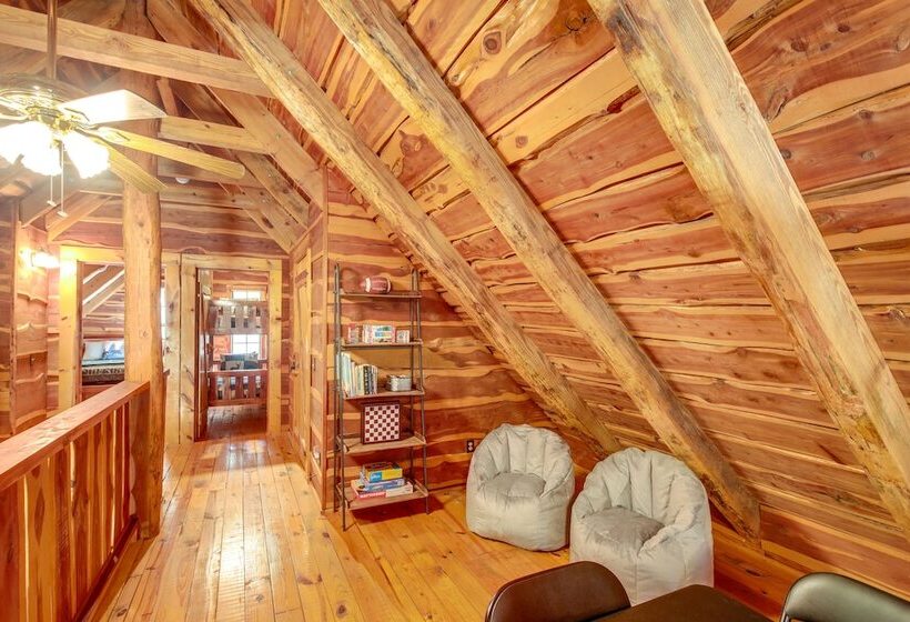 Serene Pikeville Cabin: 20 Mi To Fall Creek Falls!