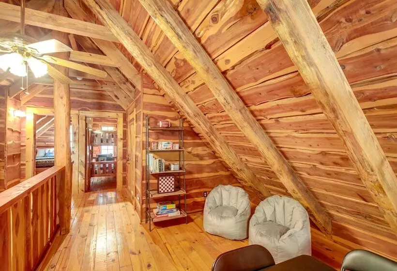 Serene Pikeville Cabin: 20 Mi To Fall Creek Falls!