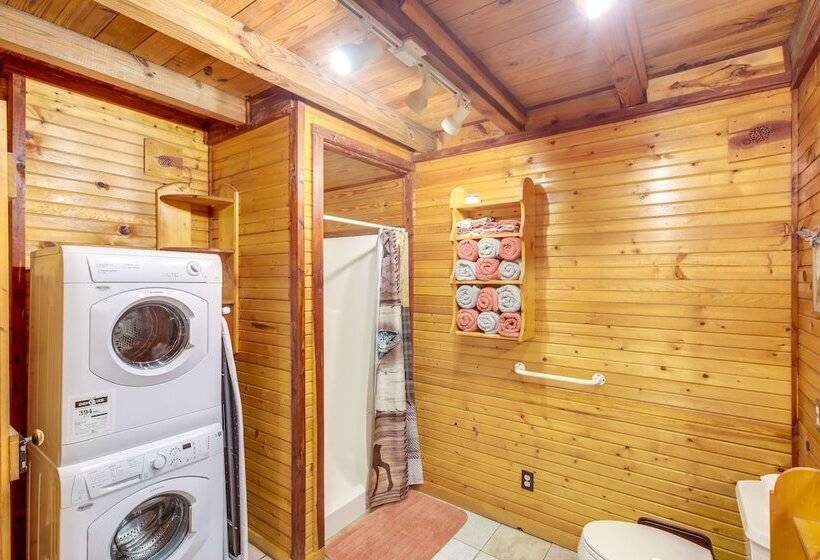 Serene Pikeville Cabin: 20 Mi To Fall Creek Falls!