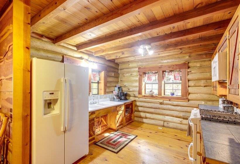 Serene Pikeville Cabin: 20 Mi To Fall Creek Falls!