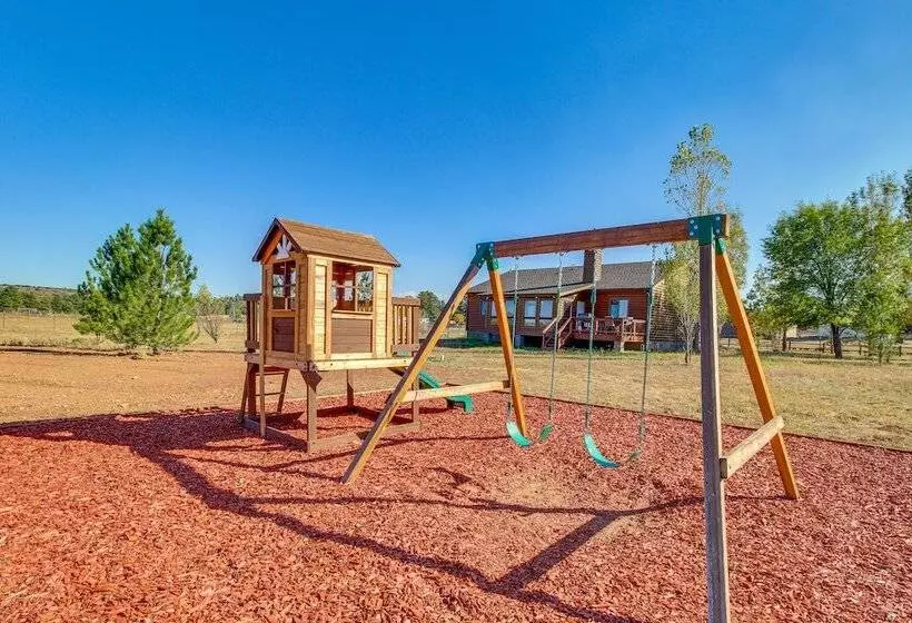 Pet Friendly Show Low Cabin W/ 1 Acre Fenced Yard!