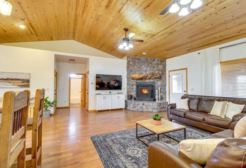 Pet Friendly Show Low Cabin W/ 1 Acre Fenced Yard!