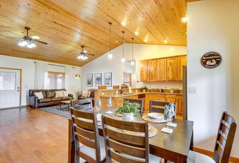 Pet Friendly Show Low Cabin W/ 1 Acre Fenced Yard!