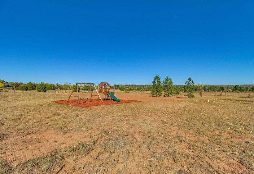 Pet Friendly Show Low Cabin W/ 1 Acre Fenced Yard!