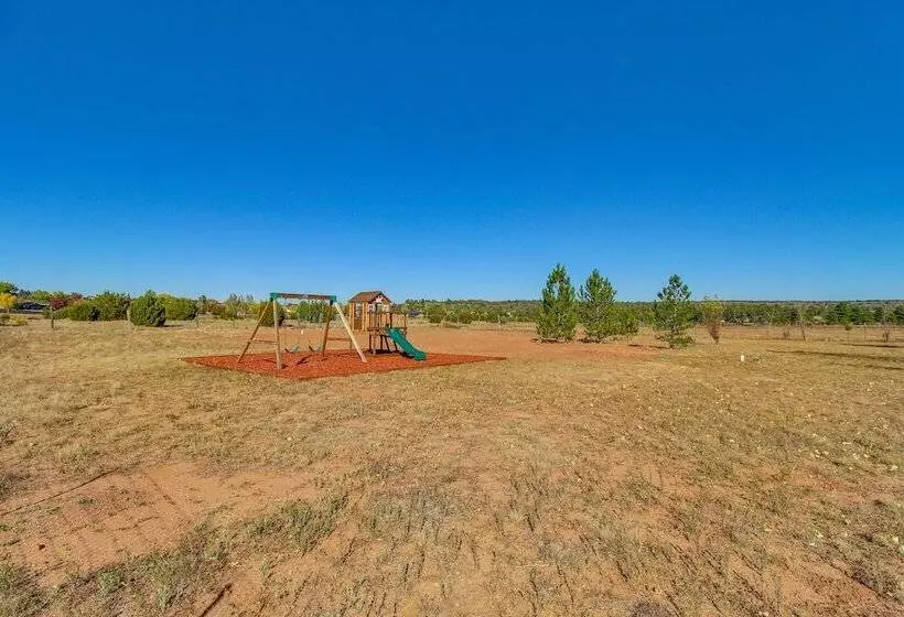 Pet Friendly Show Low Cabin W/ 1 Acre Fenced Yard!