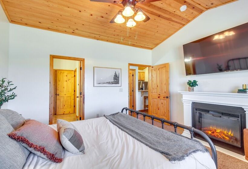 Pet Friendly Show Low Cabin W/ 1 Acre Fenced Yard!