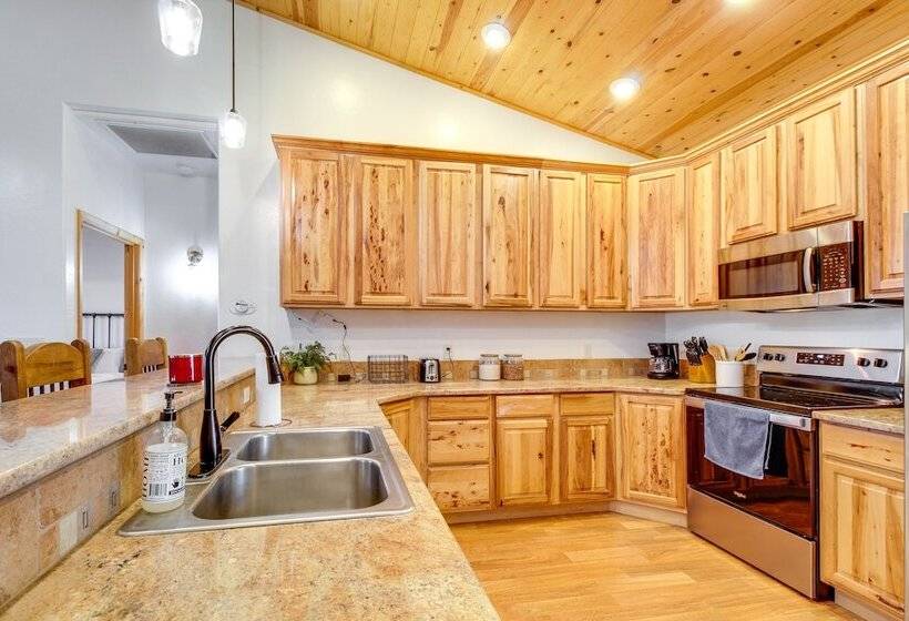 Pet Friendly Show Low Cabin W/ 1 Acre Fenced Yard!