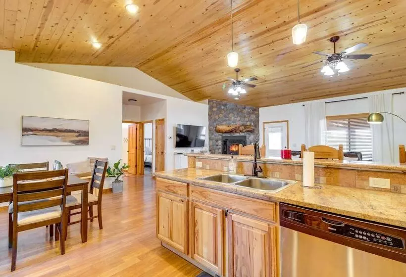 Pet Friendly Show Low Cabin W/ 1 Acre Fenced Yard!