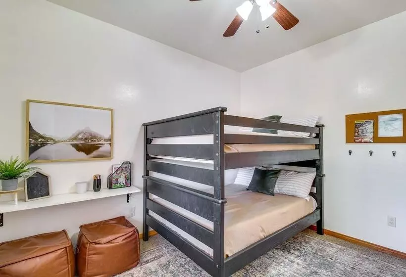 Pet Friendly Show Low Cabin W/ 1 Acre Fenced Yard!