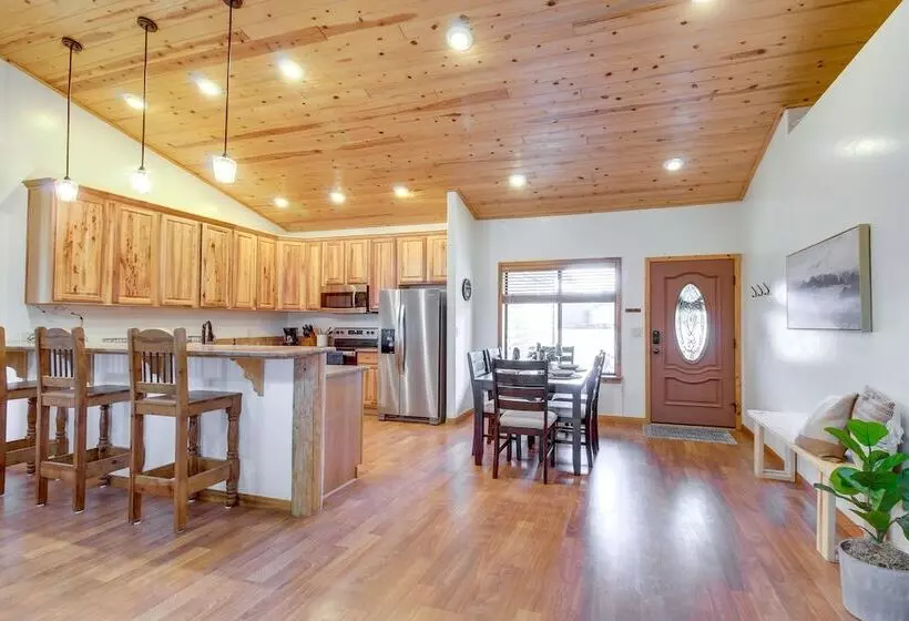 Pet Friendly Show Low Cabin W/ 1 Acre Fenced Yard!