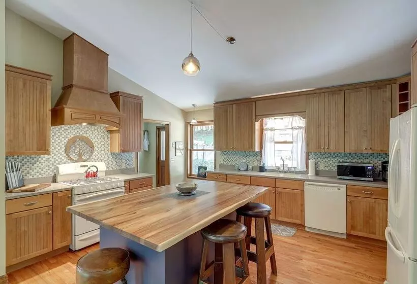 Spacious Lake Lure Family Home W/ Deck & Fire Pit!
