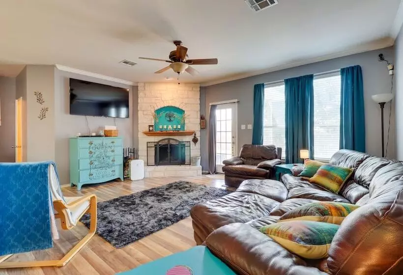 Pet Friendly Austin Area Home W/ Outdoor Oasis