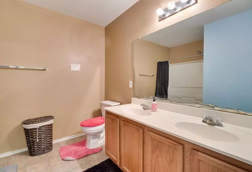 Pet Friendly Austin Area Home W/ Outdoor Oasis