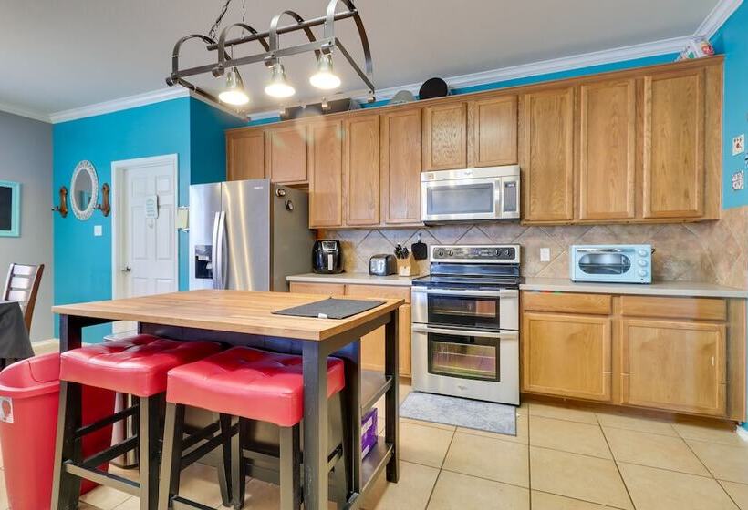 Pet Friendly Austin Area Home W/ Outdoor Oasis