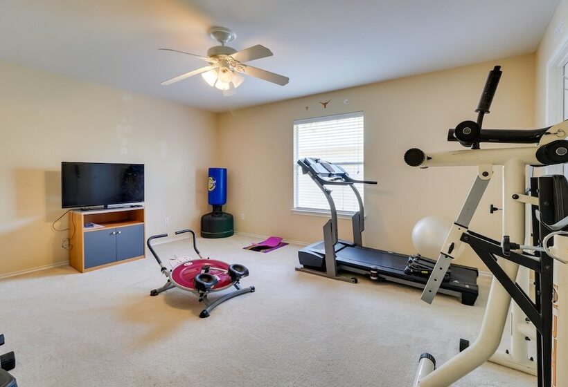 Pet Friendly Austin Area Home W/ Outdoor Oasis