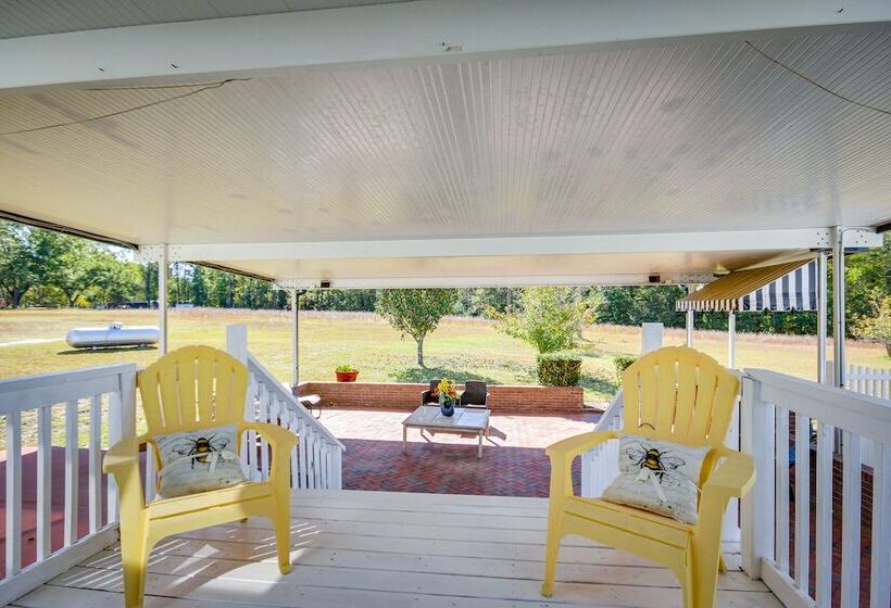 Spacious South Carolina Abode W/ Hot Tub & Grill!