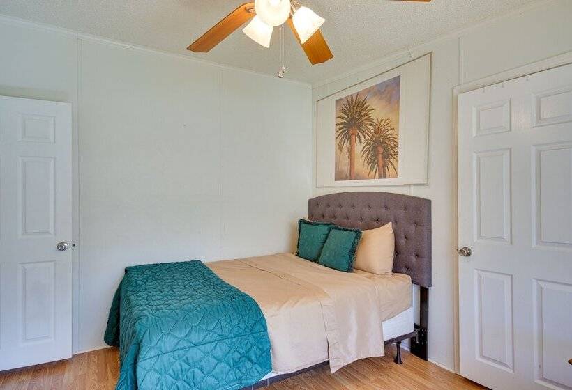 Spacious South Carolina Abode W/ Hot Tub & Grill!