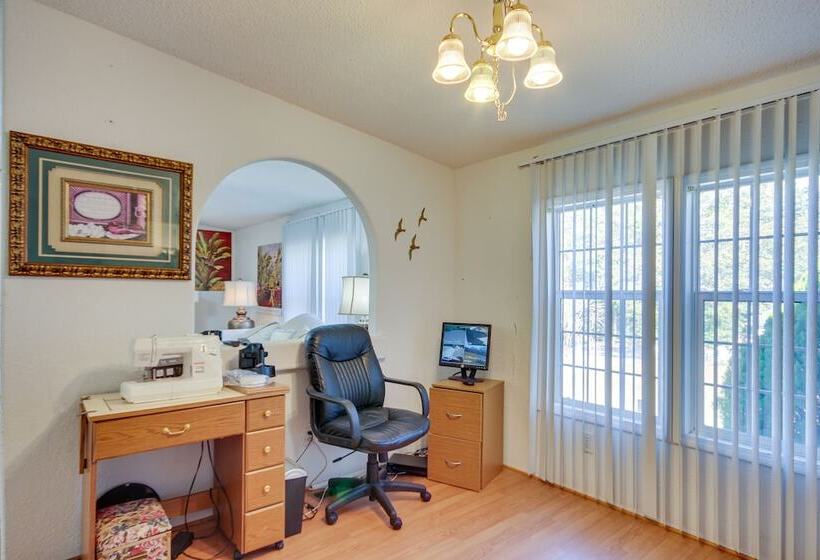 Spacious South Carolina Abode W/ Hot Tub & Grill!