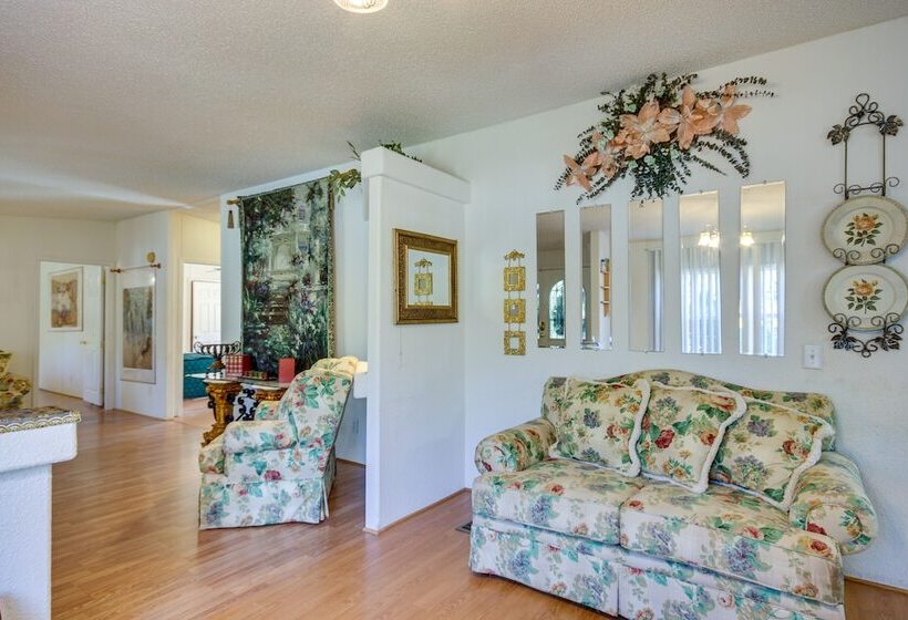 Spacious South Carolina Abode W/ Hot Tub & Grill!