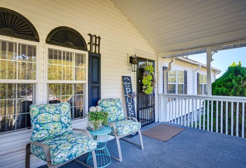 Spacious South Carolina Abode W/ Hot Tub & Grill!