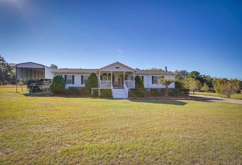 Spacious South Carolina Abode W/ Hot Tub & Grill!
