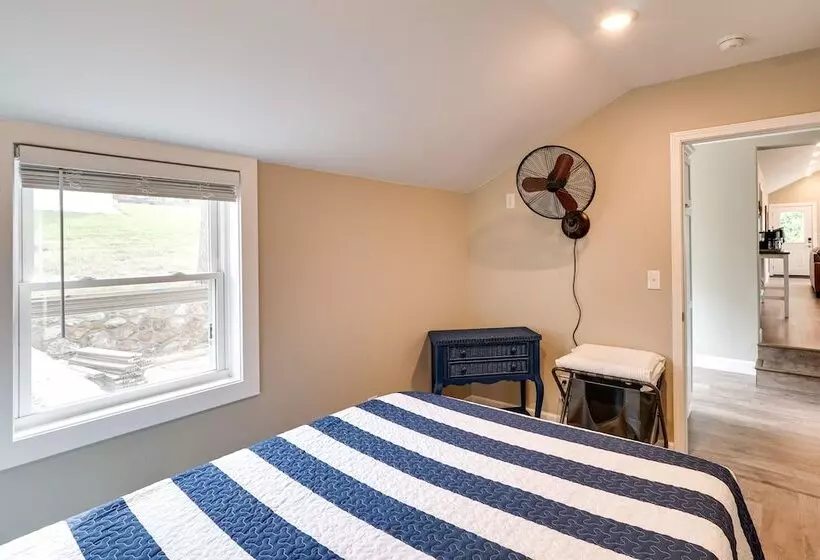 Lakefront Home W/ Private Dock In Sunrise Beach!